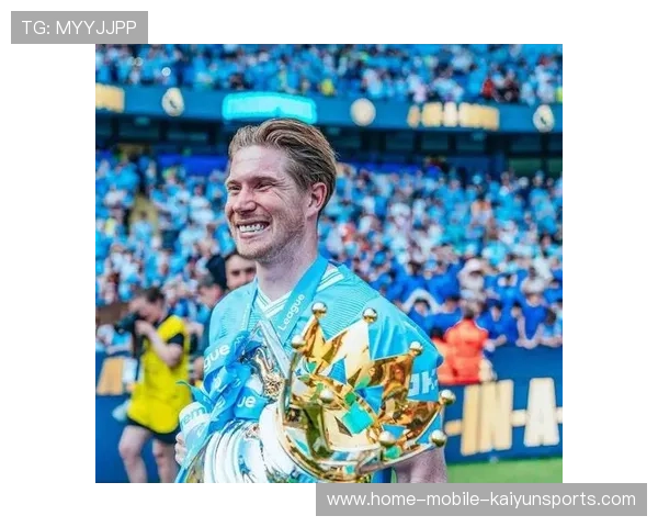 德布劳内连续转身摆脱制造节奏变化，曼城体系更加立体