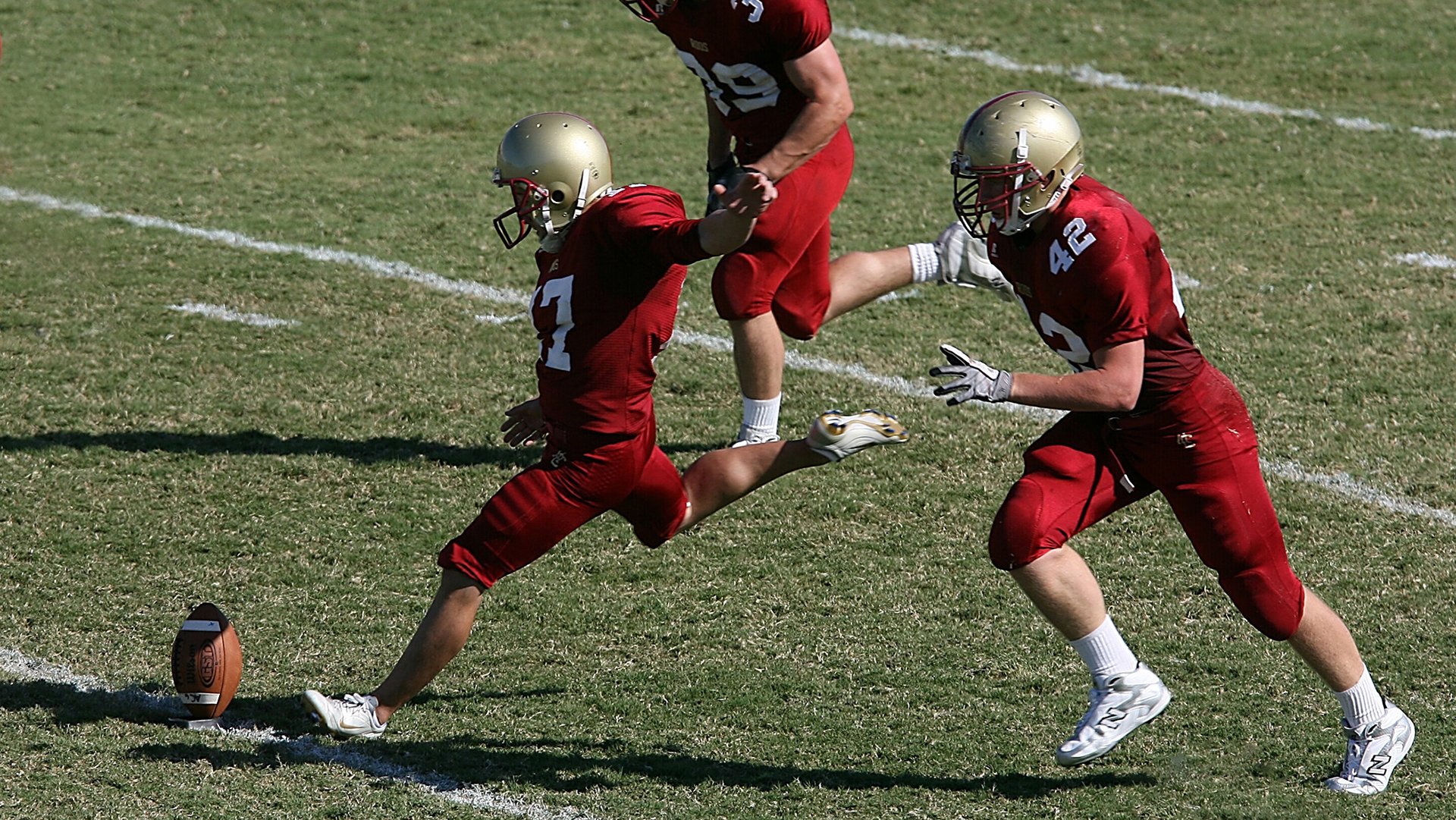 足球装备品牌介绍，足球装备品牌介绍图片