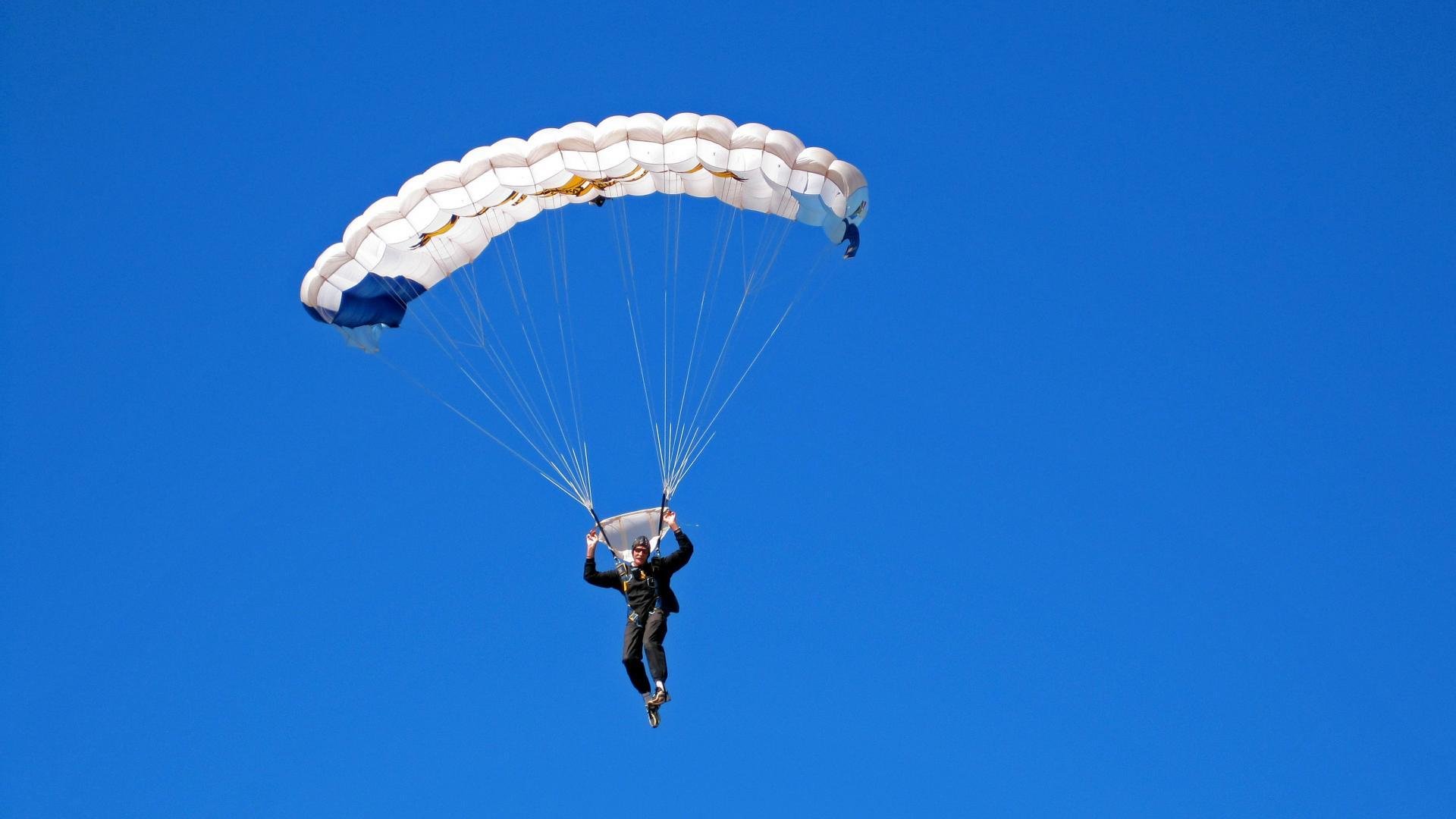 世界拳击职业联赛上海站 中国轻重量级名将点数优势击败俄罗斯悍将